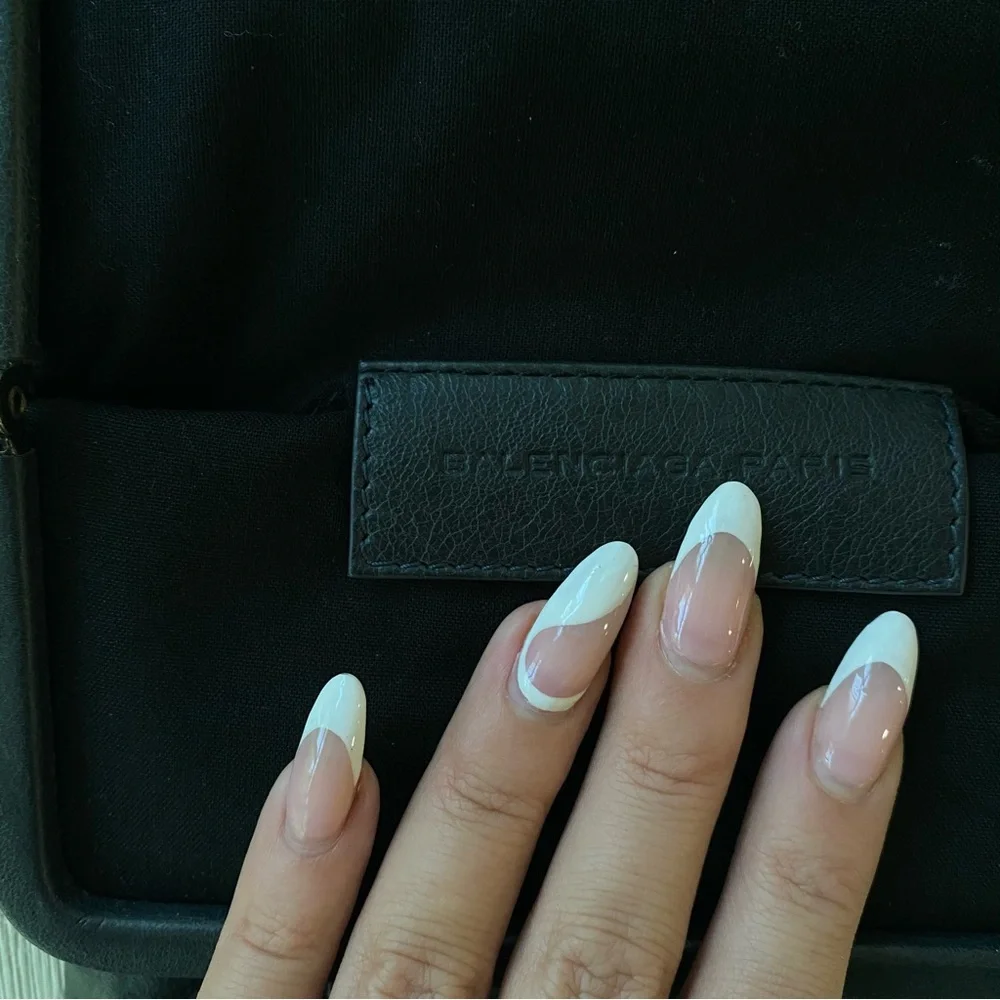 BRAND NEW BALENCIAGA WALLET - Picture 4 of 6